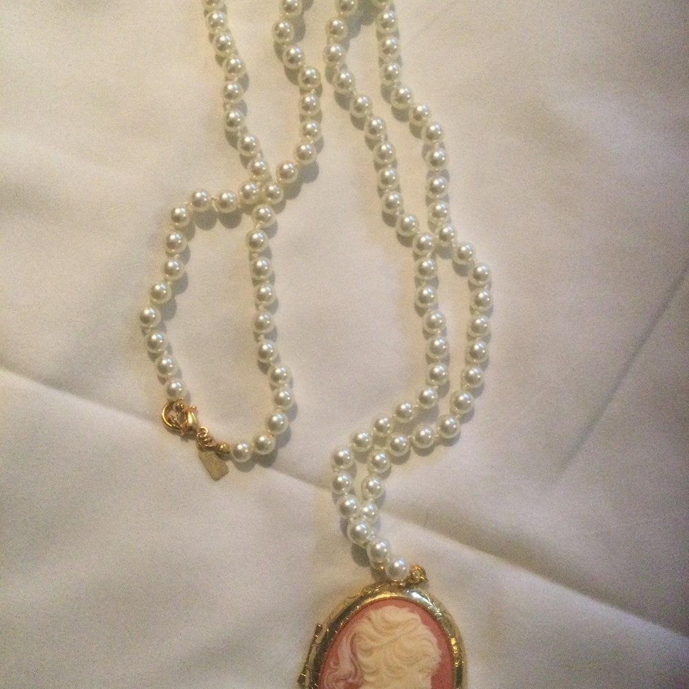 Vintage faux pearl and cameo necklace